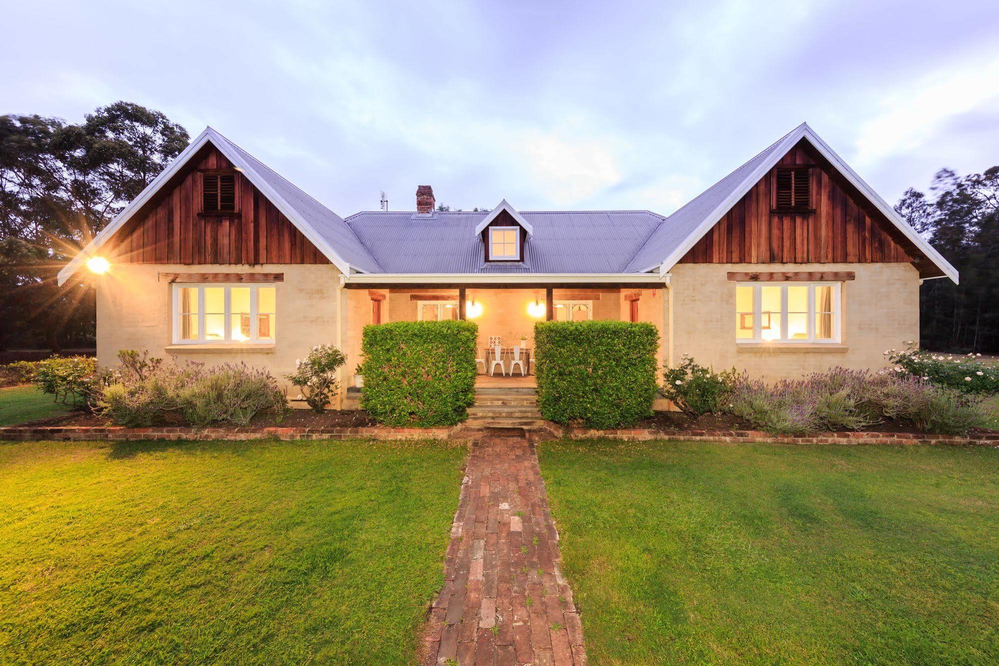 The Carriages Boutique Hotel And Vineyard Pokolbin Exterior photo